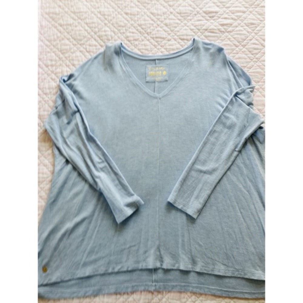 Lilly Pulitzer Luxletic Med Blue Top Long Sleeve Soft‎ tunic BEAUTY V neck